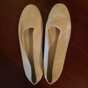 White Vince Glove Flats, Size 9